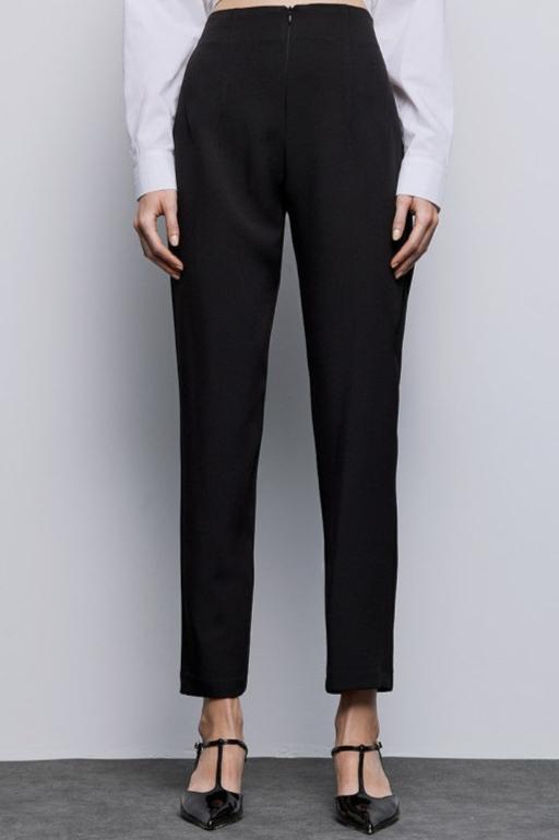 High waist pants with a zipper