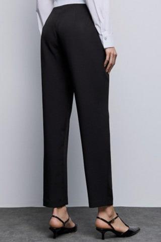 High waist pants with a zipper