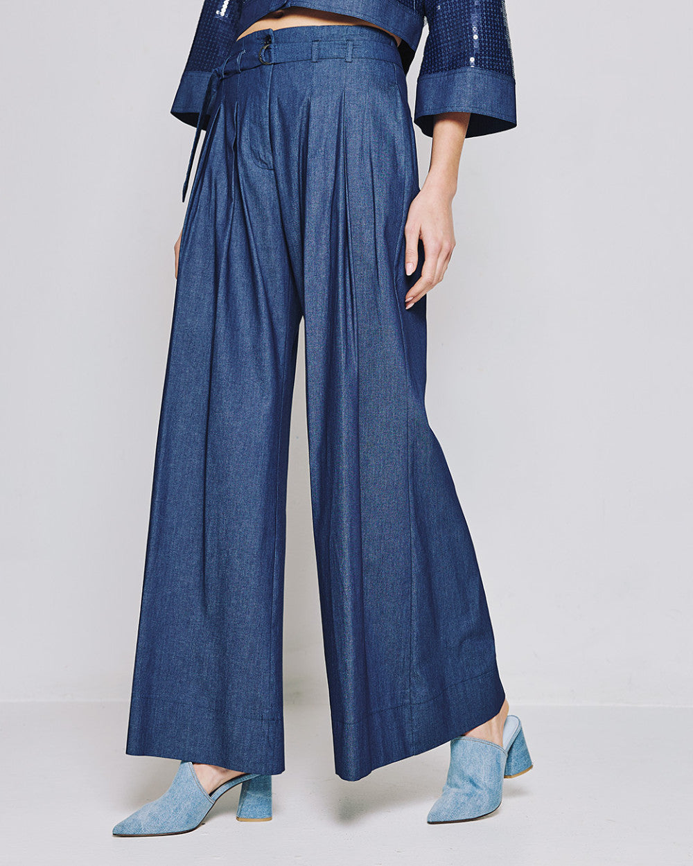 High-waist denim pants with a belt