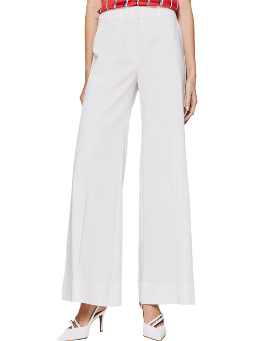 High-waist design for a flattering pant